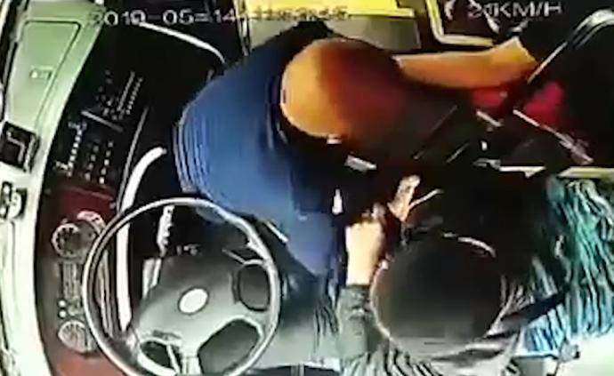 拳擊鎖喉!六旬男子錯過下車點攻擊司機