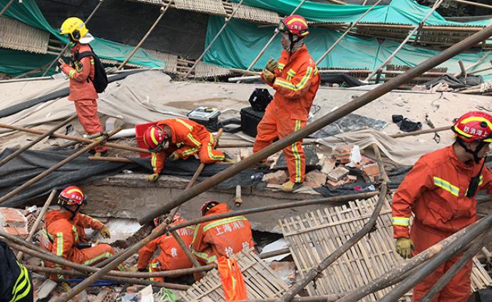 昭化路厂房事故已搜救出21人，市领导要求全力搜救、救治