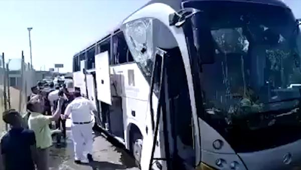 埃及旅游大巴遇爆炸袭击现场：已16伤