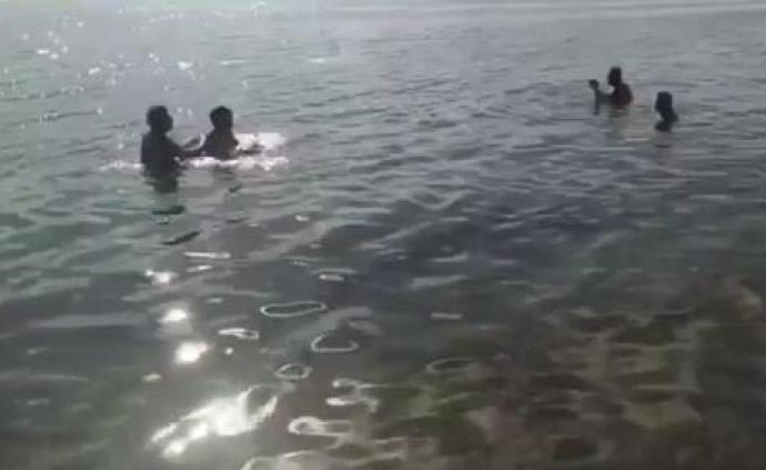 4名外国游客洱海裸游，称看见有中国人游才下水的