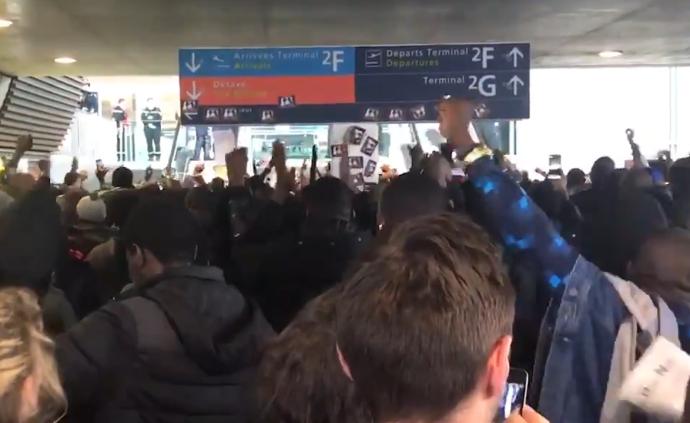 法国“黑背心”抗议，非法移民堵机场