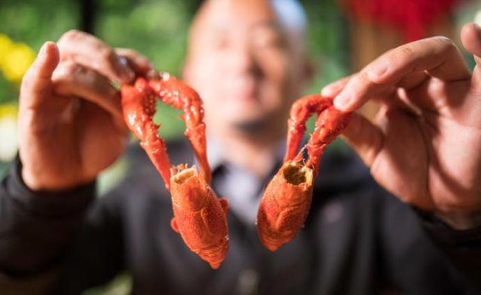 苏州网红店用超声波洗龙虾，食客连续21天点小龙虾外卖
