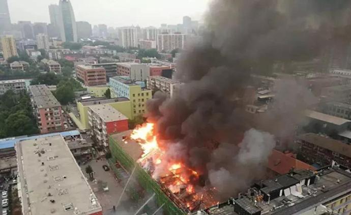 北京朝阳区楼房火灾原因查明，6名责任人被刑事拘留