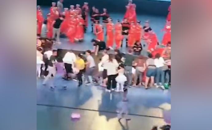 儿童舞比赛海选舞台坍塌，致1死14伤