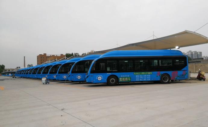 南阳公交回应采购72辆氢能源公交车却靠充电：以加氢为主