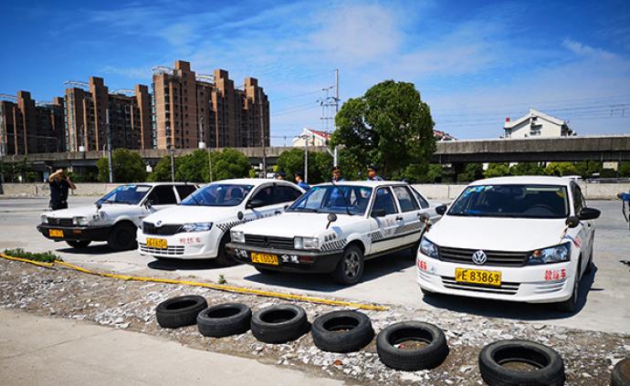 正规教练车在违规驾培基地带教，上海将核减涉案驾校开班额度