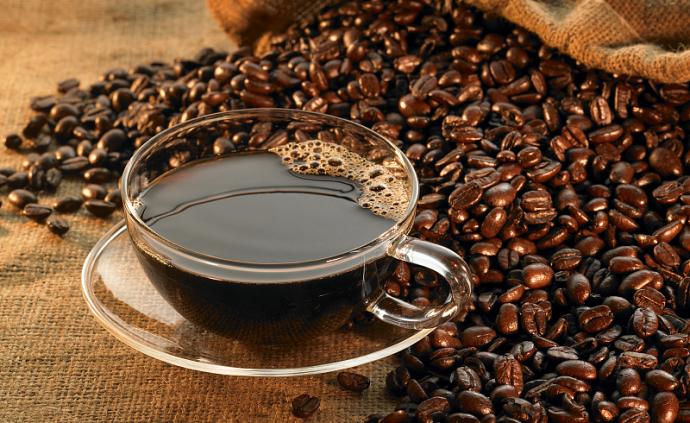 问答丨咖啡美酒也会影响眼部健康？哪些人不能喝？