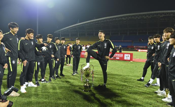 中国足协谴责韩国球员侮辱“熊猫杯”赛事奖杯行为
