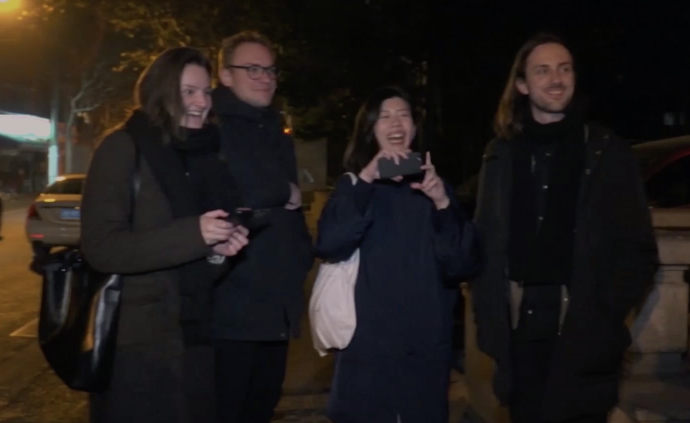 花式被拒,這群人為什么要跟著陌生人回家?