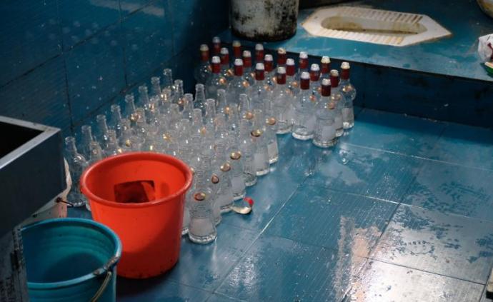 卫生间造“名酒”：杭州破特大制售假酒案，涉案金额两千多万