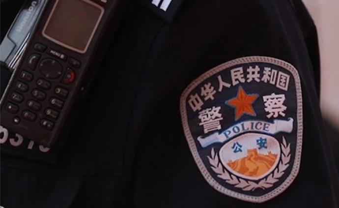 安徽颍上县警方：一男子凌晨持刀抢劫出租车司机，已被抓