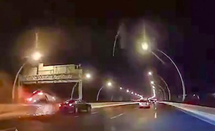 上海一轿车被撞后坠落十米高架：肇事司机醉驾逃逸，现已被拘
