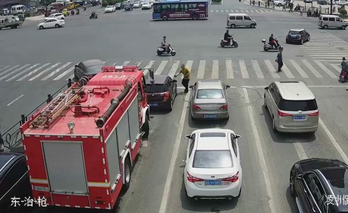 车主怕违章未避让消防车，交警说不会罚