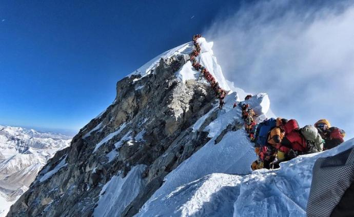 珠峰“大拥堵”致多人死亡，尼泊尔未来或通过许可证限制人数
