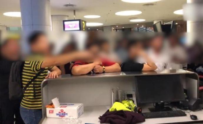 郑州机场警方通报航班延误乘客要工作人员下跪：无下跪行为