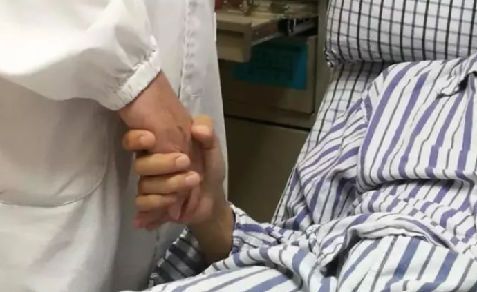 杭州35岁老板心脏骤停，朋友及时按胸口压断12根肋骨救回