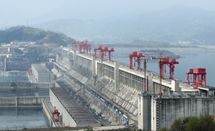 长江上中游水库群腾库备战洪水，三峡水库水位已消落到位