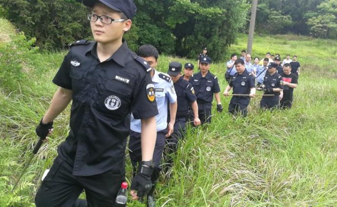 洞口警方披露搜捕张居迁细节：调集1800名警力地毯式搜山