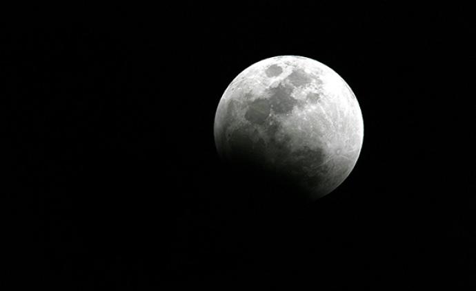 印度揭开登月航天器面纱：下月发射，计划降落月球南极