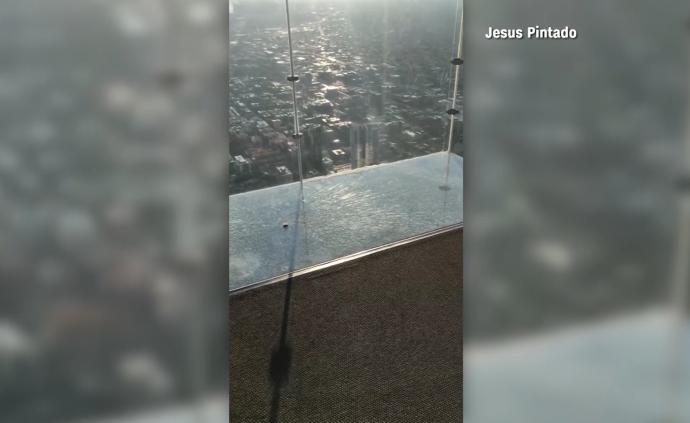 芝加哥最高楼观景台玻璃破裂，五年两次
