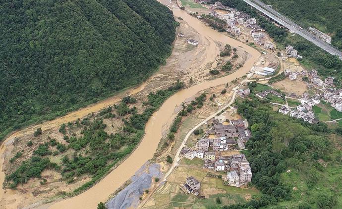 持续关注丨广东河源遭遇暴雨袭击，记者空中俯瞰直击灾区救援
