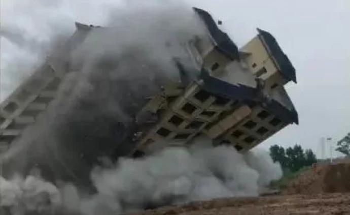 新建高楼“磕头式”倒塌，官方否认豆腐渣