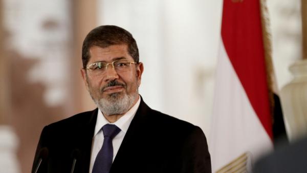 庭审突发心脏病，埃及首位民选总统去世