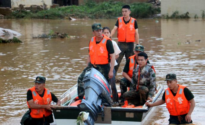 直播录像丨广东河源遭遇暴雨，7人死亡倒塌民房近千间