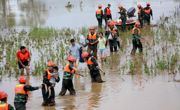 直播录像丨广西全州暴雨，村庄农田部分被淹，救援工作正进行