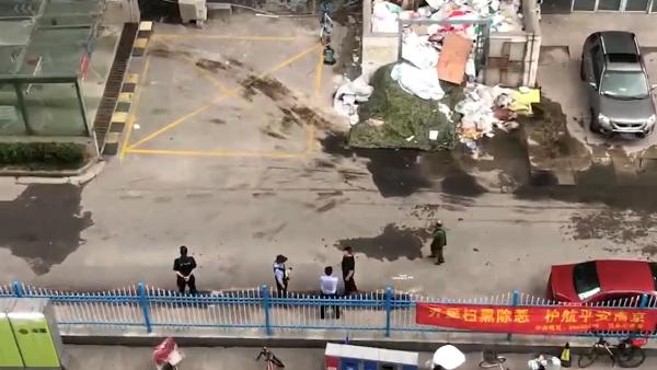 南京十岁女孩被高空坠物砸伤，警方介入