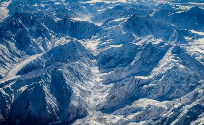 科学家：喜马拉雅冰川至少三分之一注定在本世纪融化