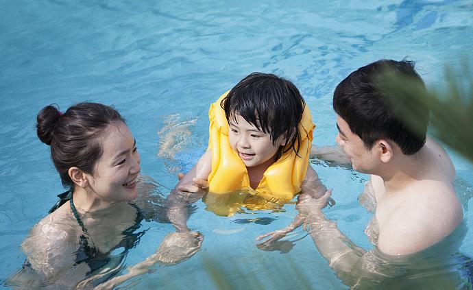 孩子夏季安全护理指南|如何防溺水、防暑、防晒、防痱子