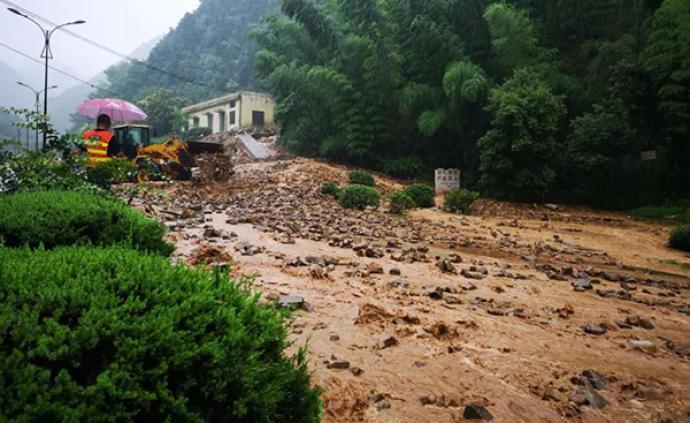 强降雨引发泥石流，杭州桐庐县一公路养护工因公殉职