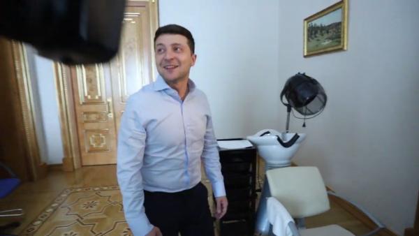 洗剪吹吗？乌克兰总统带你看“洗头设备”