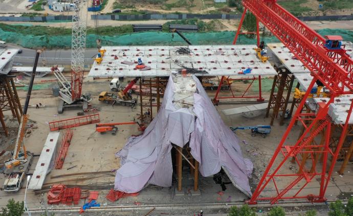 郑州在建高架桥发生坍塌，原定月底通车