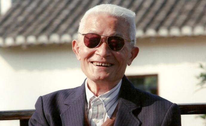 文学界泰斗徐中玉逝世，享年105岁