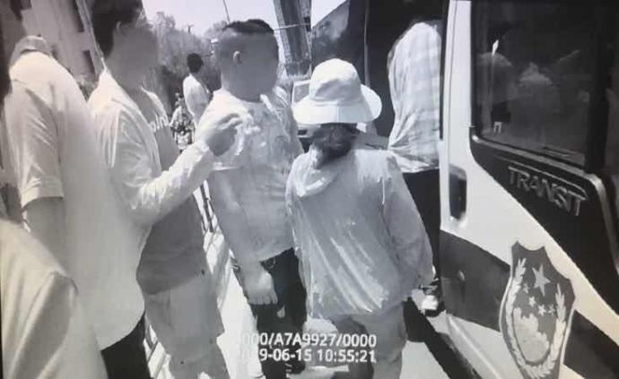 3名黄牛加价卖上海长风公园海洋世界门票与保安冲突，被行拘