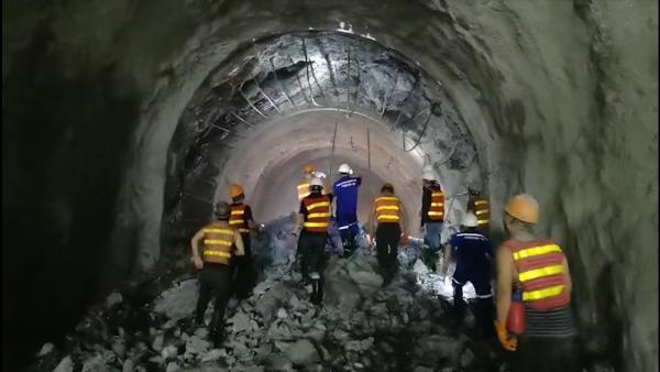 “世界最难”掘进隧道：11年挖通平导