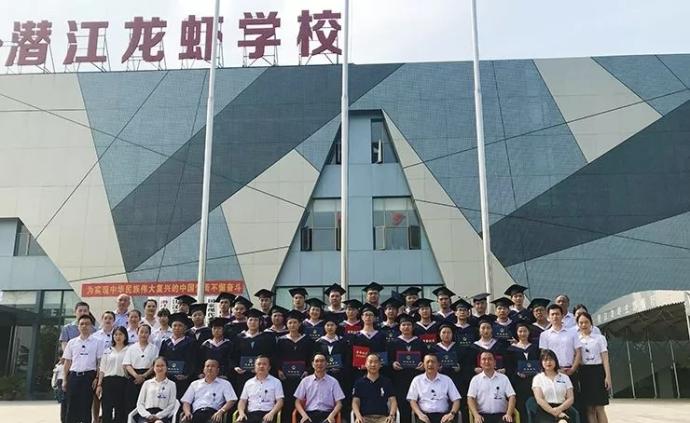 潜江首届"小龙虾学院"大学生毕业，学生被提前预定起薪过万