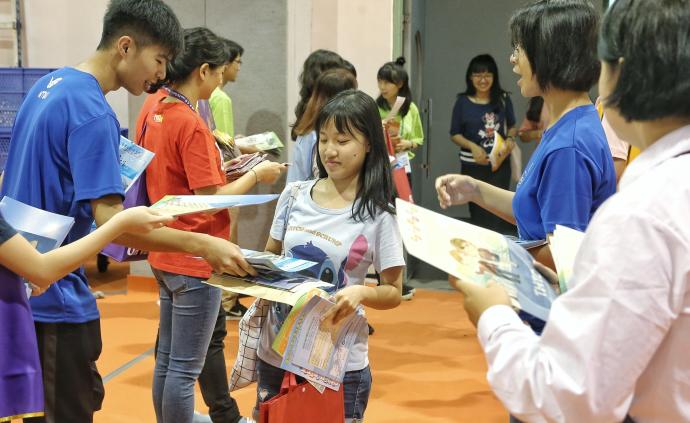 台湾当局突改“高考”计分政策，高中毕业生赴大陆求学受阻