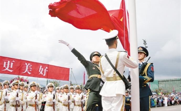 香港市民参观驻港部队：祖国好军队强，香港才能好
