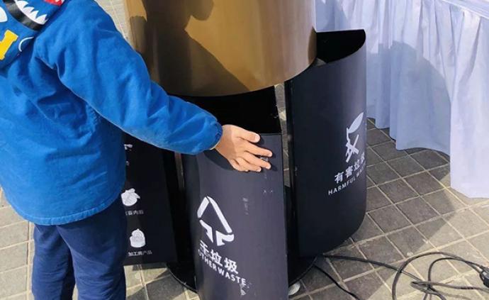 这个“酷炫”智能分类垃圾桶由中学生发明，计划未来生产投用