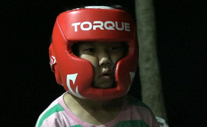 8岁拳击女孩小汤圆：不惧苦，想当拳王