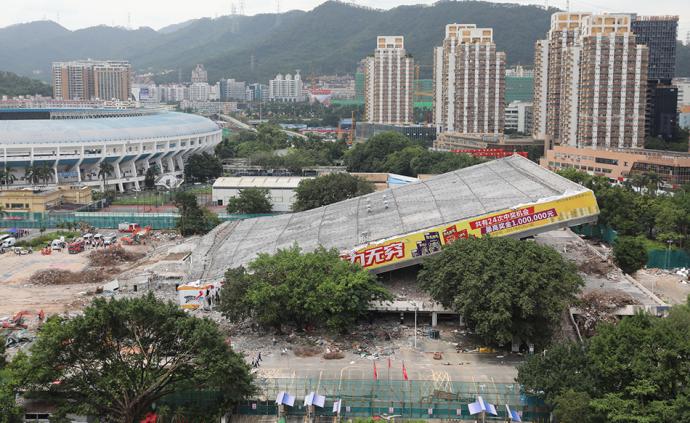 城事｜深圳体育中心拆除时坍塌，现场仍有2人被困