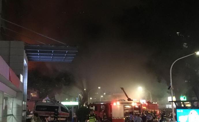深圳福田区第二人民医院病房区着火，消防部门称暂无人员伤亡
