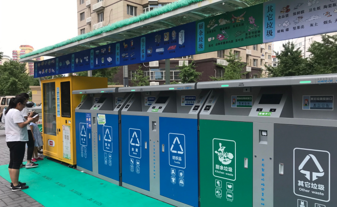 北京最早开展垃圾分类小区：扔垃圾前先“刷脸”，实行积分制