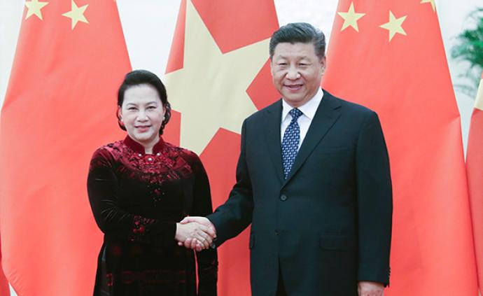 习近平会见越南国会主席阮氏金银：中越是“同志加兄弟”