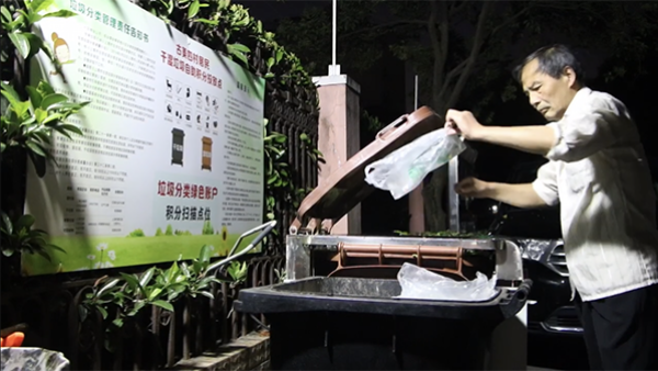 智能垃圾桶24小时开放，还能听懂上海话
