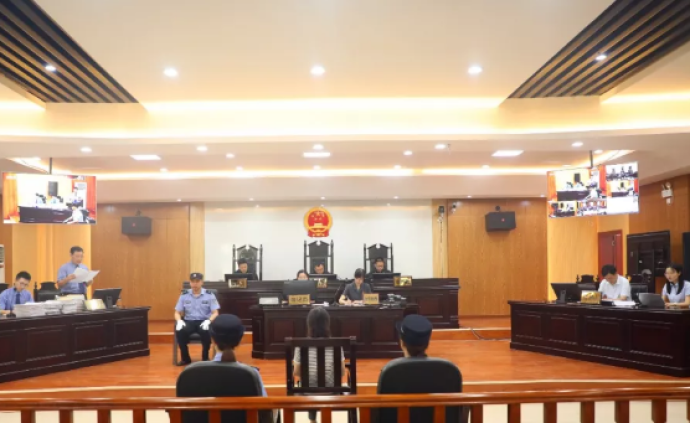 江西广播电视台原台长杨玲玲受审：被控受贿二千多万