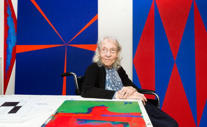 这位老太太104岁终于户外首展，81岁时才卖掉第一幅画